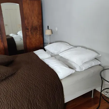 2 Grote Zit Slaapkamers Op De 1e Verdieping *