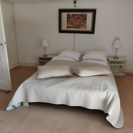 2 Grote Zit Slaapkamers Op De 1e Verdieping